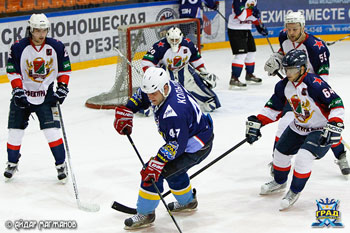 11 декабря в рамках Открытого чемпионата по хоккею среди Префектур административных округов города Москвы, хоккейный клуб «ГРАД» принимал на своей площадке ХК «Юг». Со счетом 6:2 победу одержали хозяева площадки.